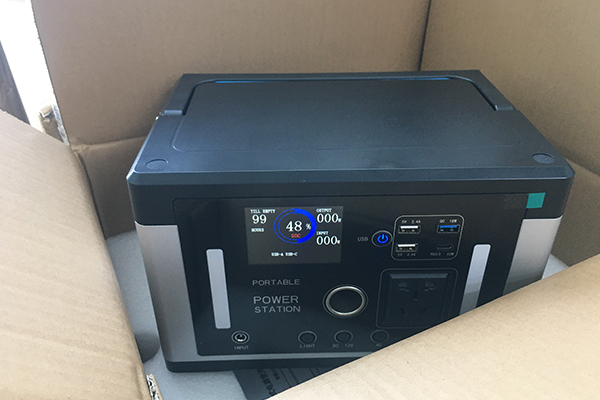 700W pòtab deyò Power Station pafè lojistik anbalaj