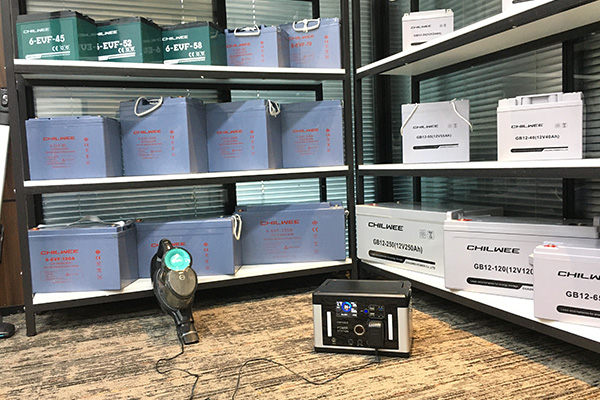 Sèvi ak sit nan 700w Smart Portable Power Station
